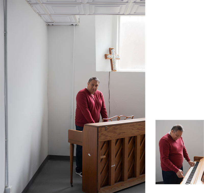 Carlos en el piano.