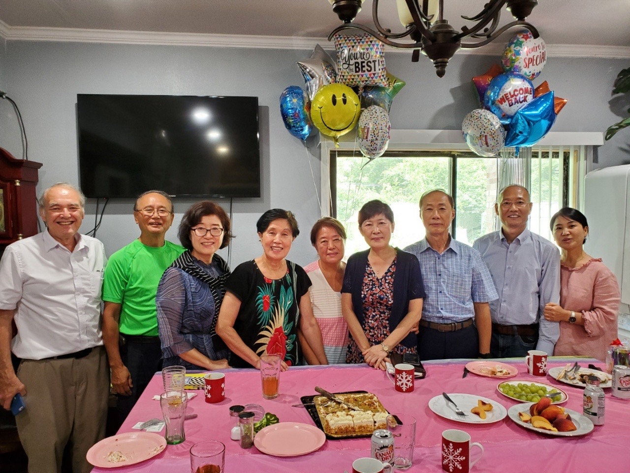 조병우 목사의 결혼 40주년 및 목회 40주년 축하 파티를 열어준 모습.