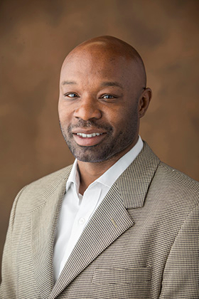 O Rev. Herbert R. Marbury é professor associado de Bíblia Hebraica na Vanderbilt Divinity School em Nashville, Tennessee. Foto de John Russell, Vanderbilt.