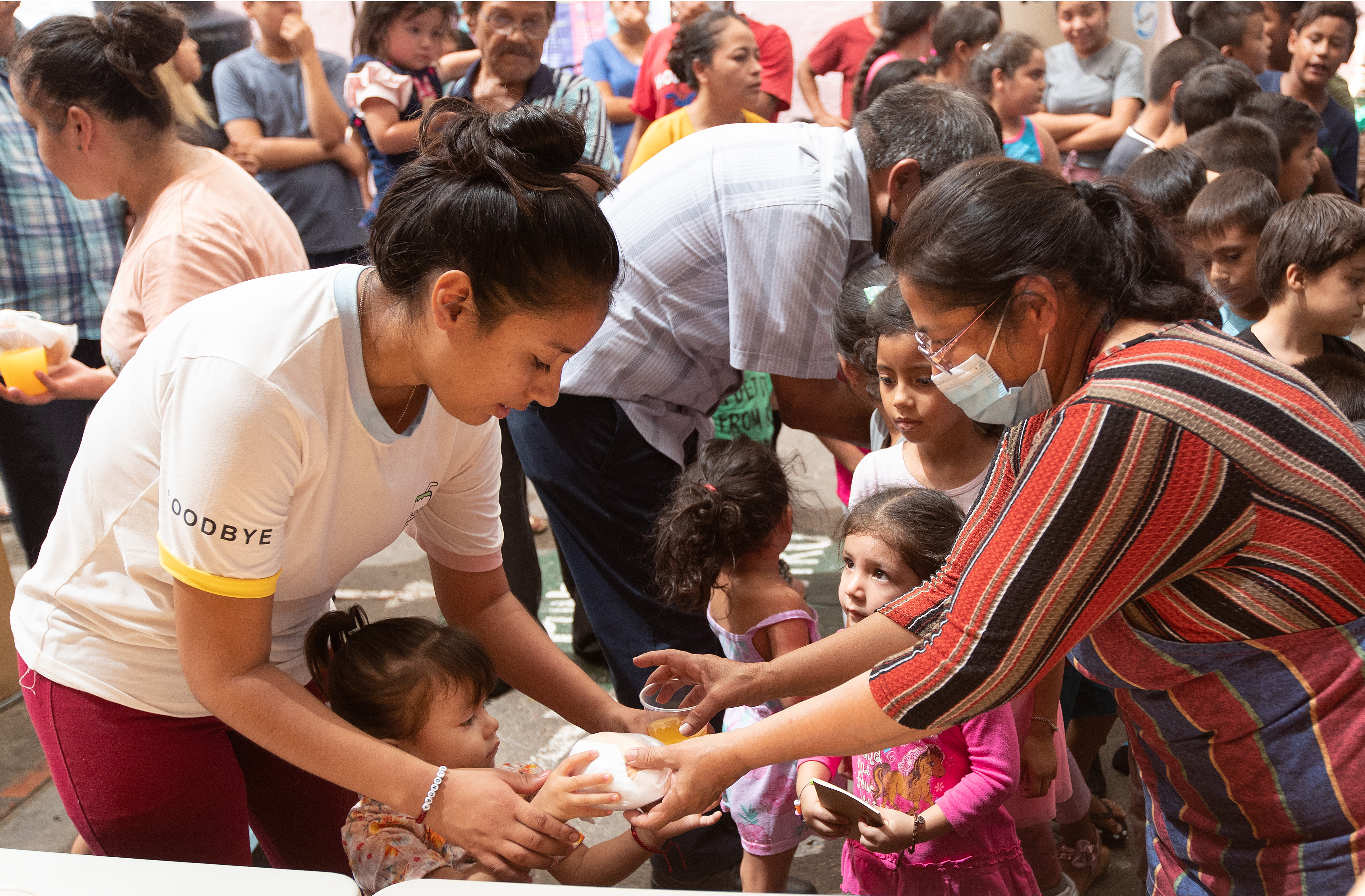 Volunteer Maria Esther Dorame Villanueva (right) helps serve lunch at “La Posada del Migrante” shelter in Mexicali, Mexico. Villanueva is a member of the El Divino Redentor Methodist Church in Mexicali. Photo by Mike DuBose, UM News.