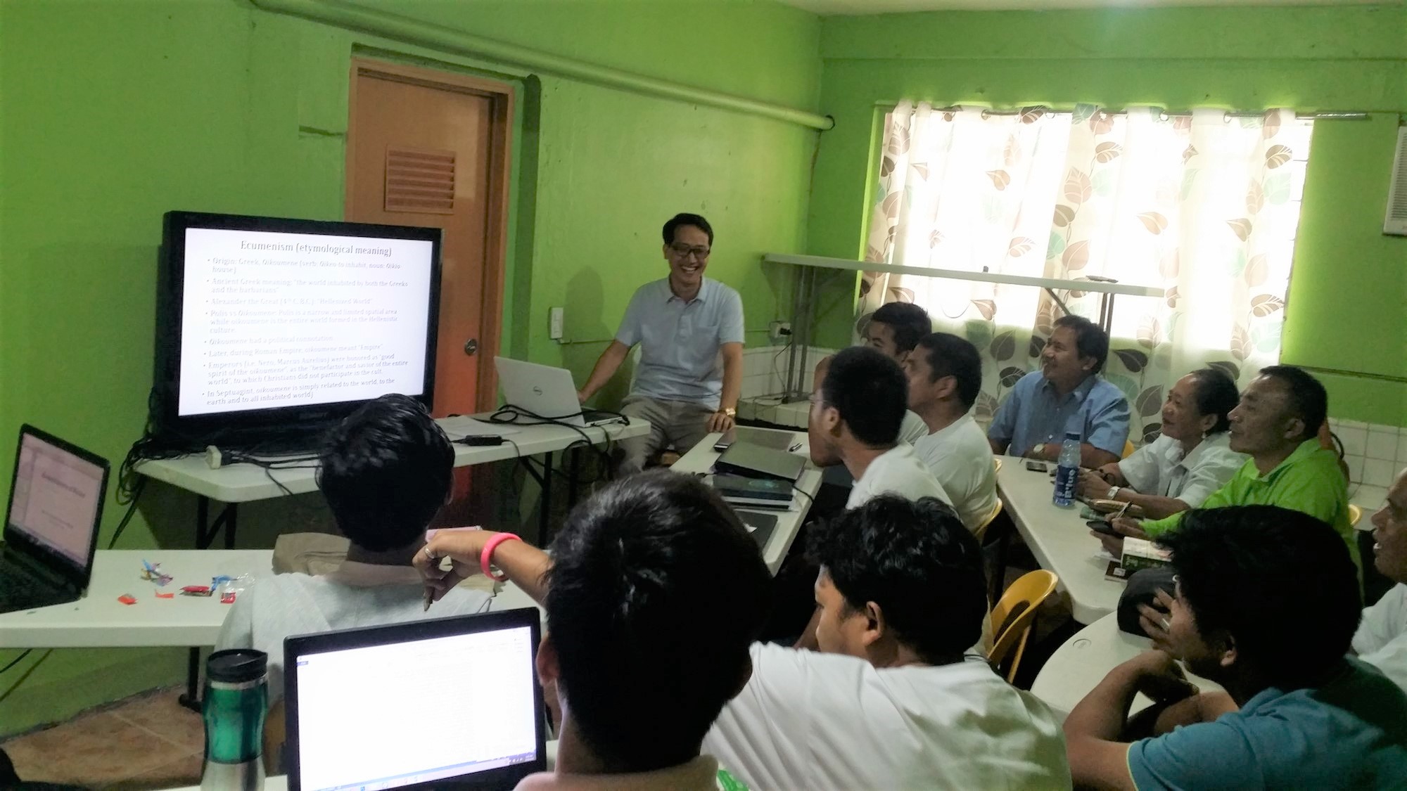 최재형 목사가 필리핀 유니온 신학교에서 강의하고 있는 모습. 사진 제공, 최재형 목사.