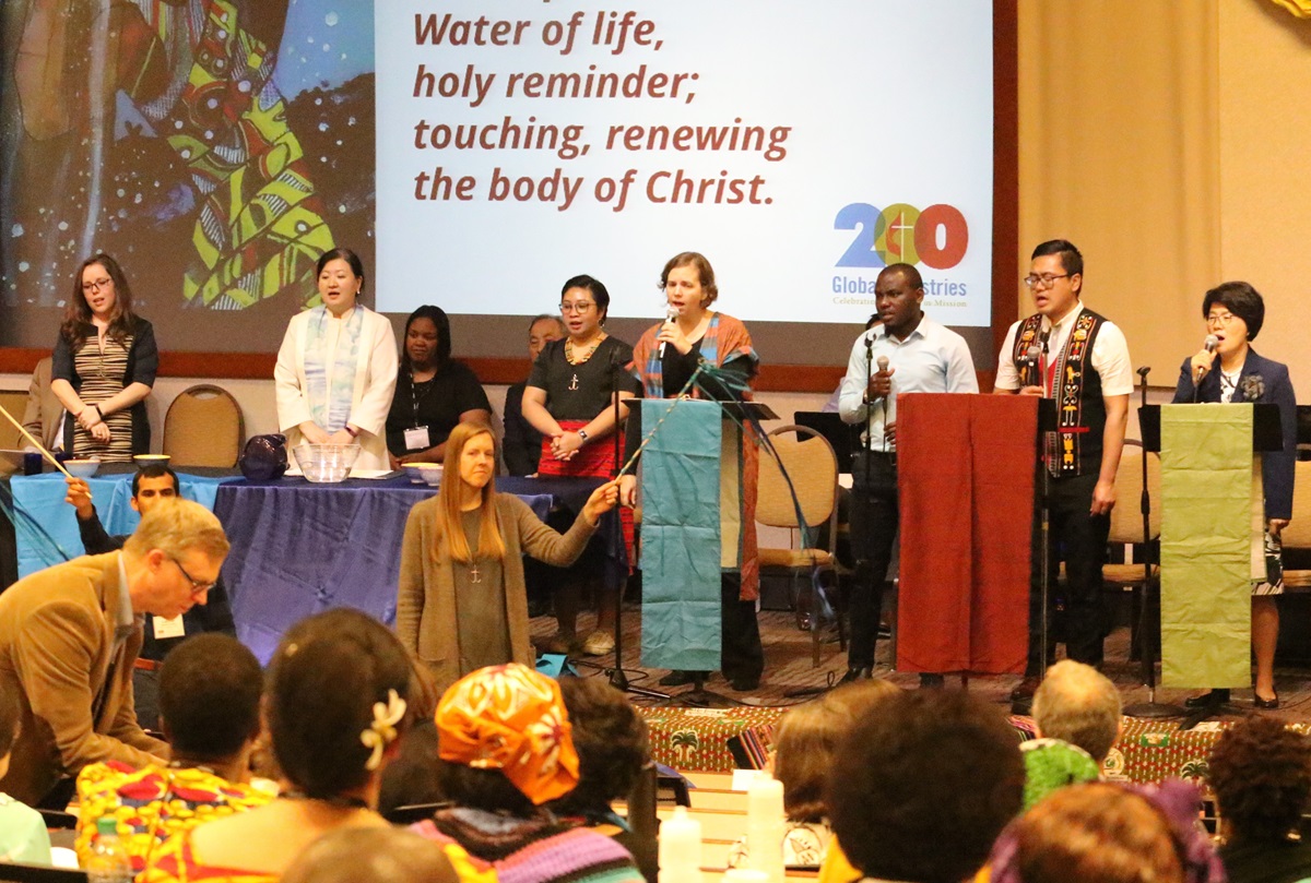 2019년 4월 8일에서 10일까지 애틀란타 에모리대학교 컨퍼런스센터에서 열린 감리교회 세계선교 200주년의 폐회 예배 모습. 사진, 김응선 목사, 연합감리교뉴스. 2019년 4월 8일에서 10일까지 애틀란타 에모리대학교 컨퍼런스센터에서 열린 감리교회 세계선교 200주년의 폐회 예배 모습. 사진, 김응선 목사, 연합감리교뉴스.