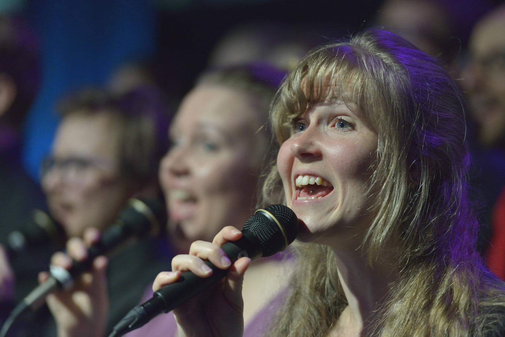 Photo de Paul Jeffrey, UMNS Des membres de Signatur, une chorale de la Norvège, chantent pendant le culte matinal du 11 Mai lors de la Conférence Générale 2016 de l’Eglise Méthodiste Unie à Portland (Oregon-USA).