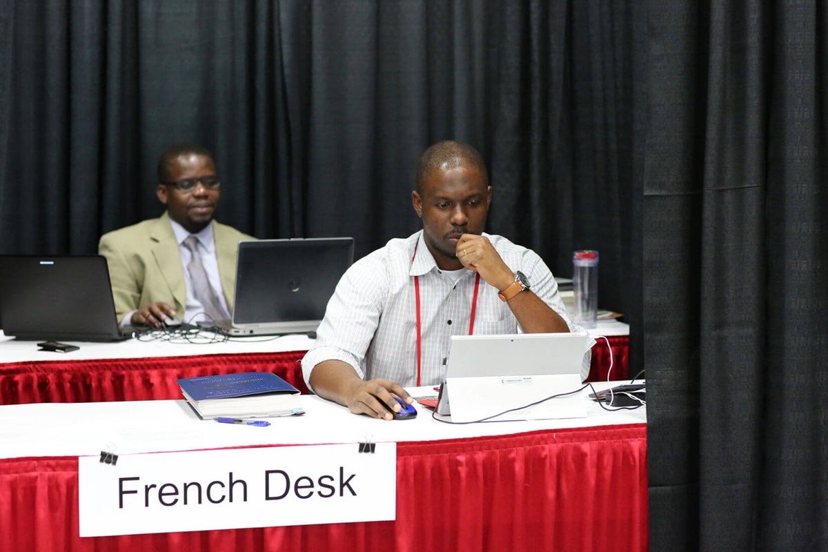 Isaac Broune (à gauche) et Joe Tueche Ndzulo coordonnent le Desk Francophone pendant la Conférence Générale 2016 de l’Eglise Méthodiste Unie à Portland (Oregon-Etats-Unis). L’actualité de la Conférence Générale a été transmise par message texte en quatre langues à près de 4000 bénéficiaires en Afrique. Photo by Kathleen Barry, UMNS Isaac Broune (à gauche) et Joe Tueche Ndzulo coordonnent le Desk Francophone pendant la Conférence Générale 2016 de l’Eglise Méthodiste Unie à Portland (Oregon-Etats-Unis). L’actualité de la Conférence Générale a été transmise par message texte en quatre langues à près de 4000 bénéficiaires en Afrique. Photo by Kathleen Barry, UMNS