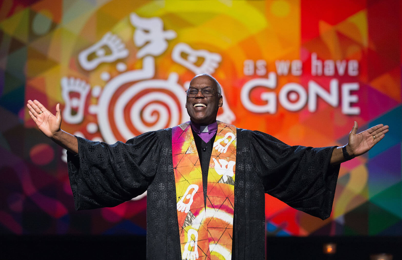 Photo de Mike DuBose, UMNS L’Evêque Warner H. Brown Jr. pendant le culte d'ouverture de Conférence Générale 2016 de l’Eglise Méthodiste Unie 2016 à Portland (Oregon, Etats-Unis). Photo de Mike DuBose, UMNS