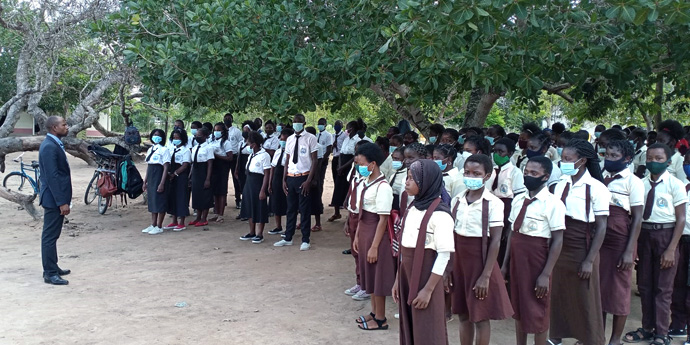 The Rev. Belmiro Jotamo speaks to students before classes begin at Bispo Henderson Secondary School in Muxungue, (Sofala)  in March. A pastor and a teacher, the Rev. Jotamo has served as principle of the secondary school since graduating from Africa University in 2019. Photo by Abilio Salvador Huo.