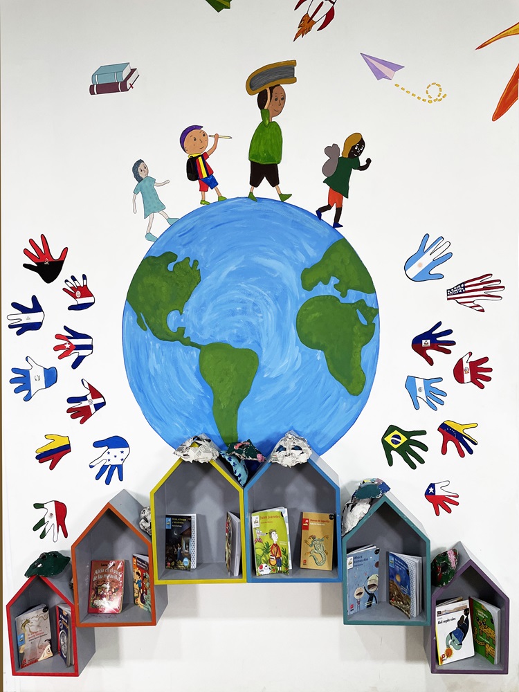 El refugio cuenta con una escuela multigrado que atiende a estudiantes entre 4 y 17 años, con una metodología que responde a la realidad emocional, física y multicultural de la población en  condición de refugiados/as dentro de el albergue. Foto Rev. Gustavo Vasquez, Noticias MU.