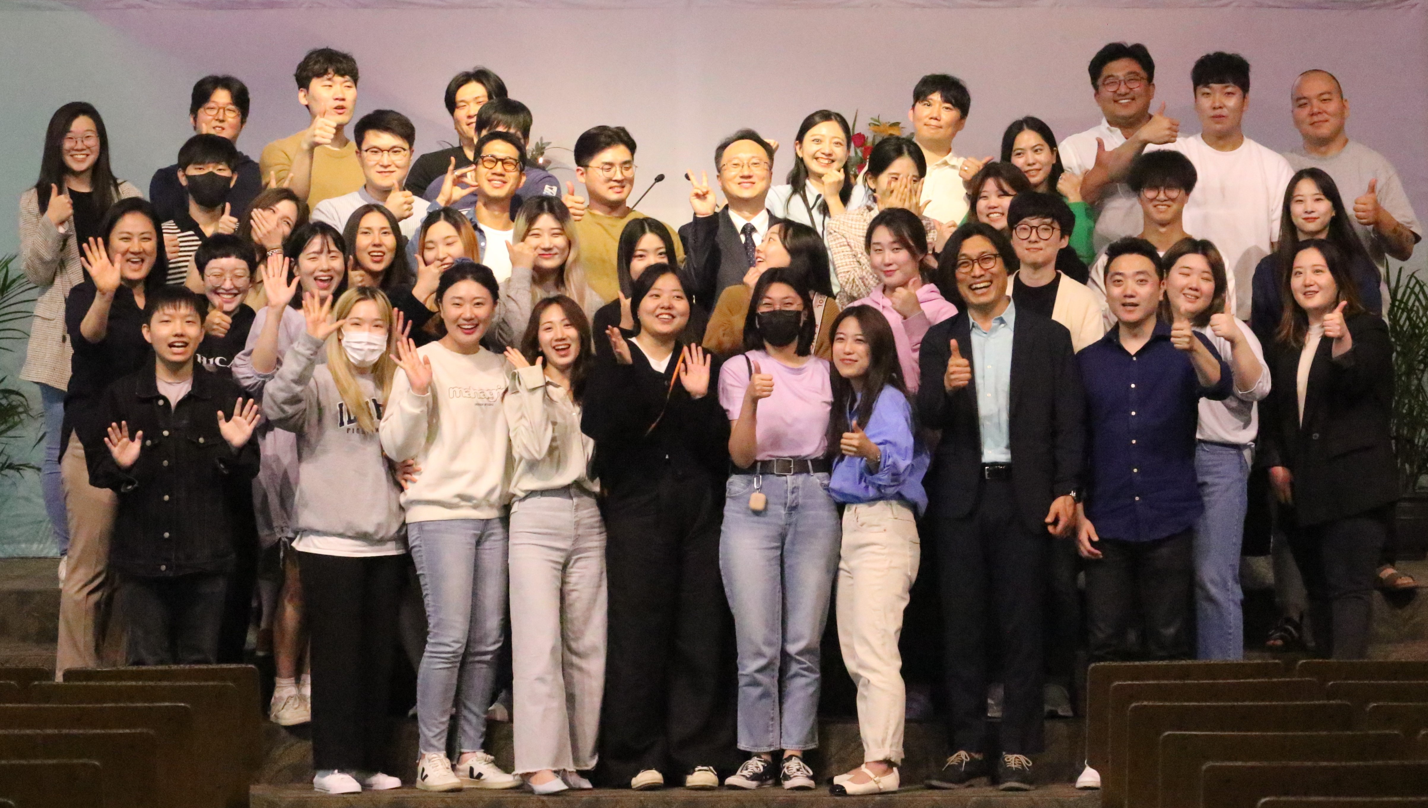 시카고한인제일연합감리교회의 청년부 회원들이 예배를 마치고 한자리에 모였다. 사진, 김응선 목사, 연합감리교뉴스. 