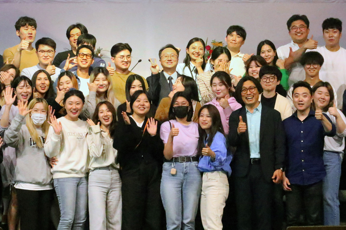 Members of the young adult group of First Korean United Methodist Church in Wheeling, Ill., gather together after a worship service on June 13. Photo by the Rev. Thomas Kim, UM News.