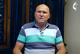 Ivan Pavlii, a lay speaker and Agapé’s associate pastor, has traveled to a distribution point on the Ukrainian border several times to deliver humanitarian aid to brethren from The United Methodist Church in Ukraine. Video image by UM News.