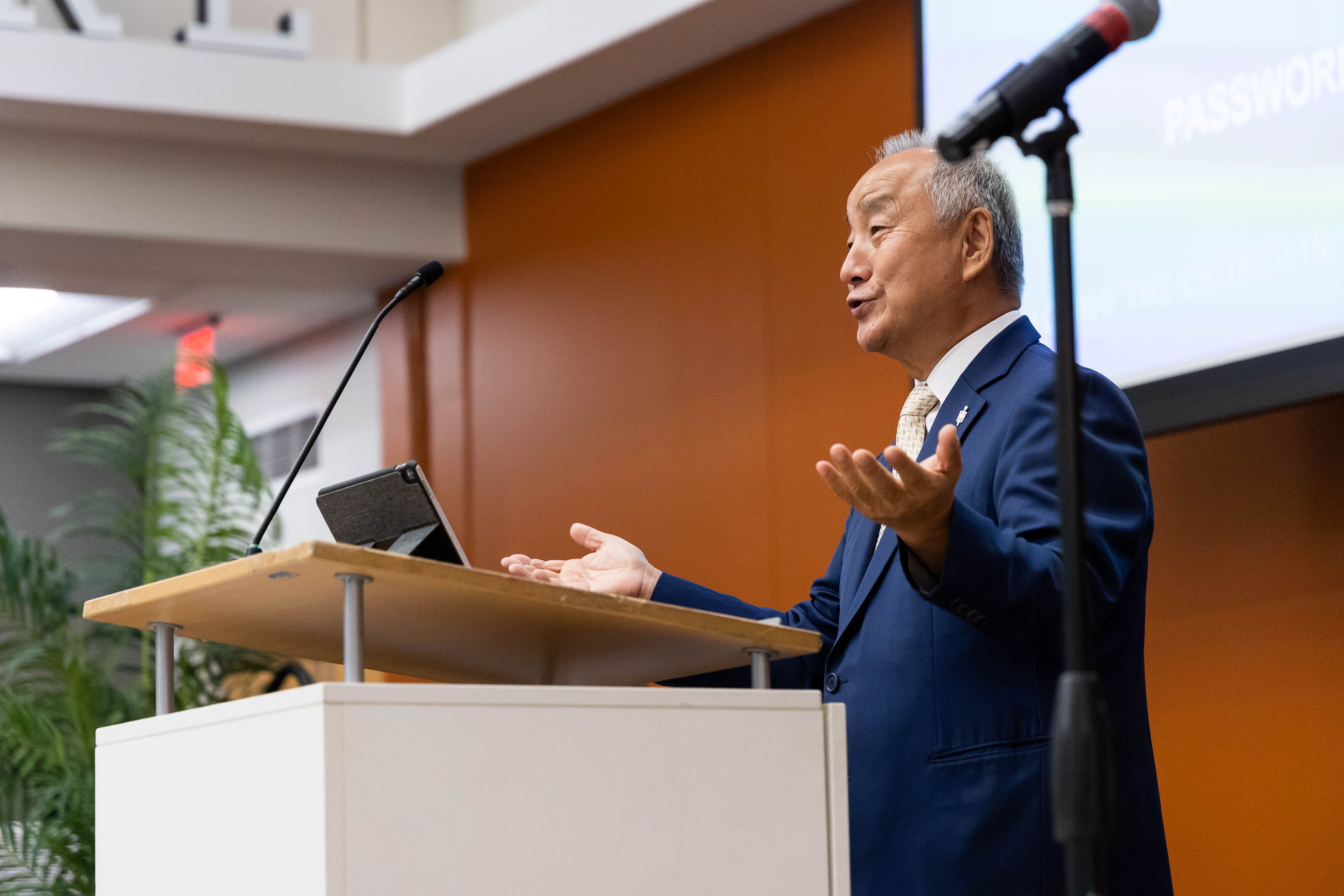지난 8월 15일부터 사흘간 열린 연합감리교회와 기독교대한감리회의 선교 협력을 위한 회담에서 정희수 감독이 발표를 하고 있다. 사진, 수잔 클락, 연합감리교회 세계선교부.
