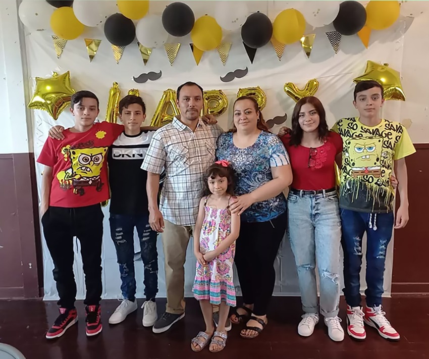 El Pastor Carlos Torres y su familia fueron recibidos calurosamente por el ministerio de la Iglesia Renuevo en Sunnycrest, Plankinton y la Primera IMU en Mitchell. Foto cortesía de la Conferencia Anual de Dakota del Sur.