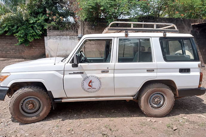 Lors d’une démonstration des équipements de musique achetés grâce à un appui du Conseil Général des Ministères Globaux en République Centrafricaine. Cette dotation en matériels va permettre d’appuyer l’évangélisation de la Mission Méthodiste Unie en République Centrafricaine. Photo par Chancelvye Petula (UMNS)