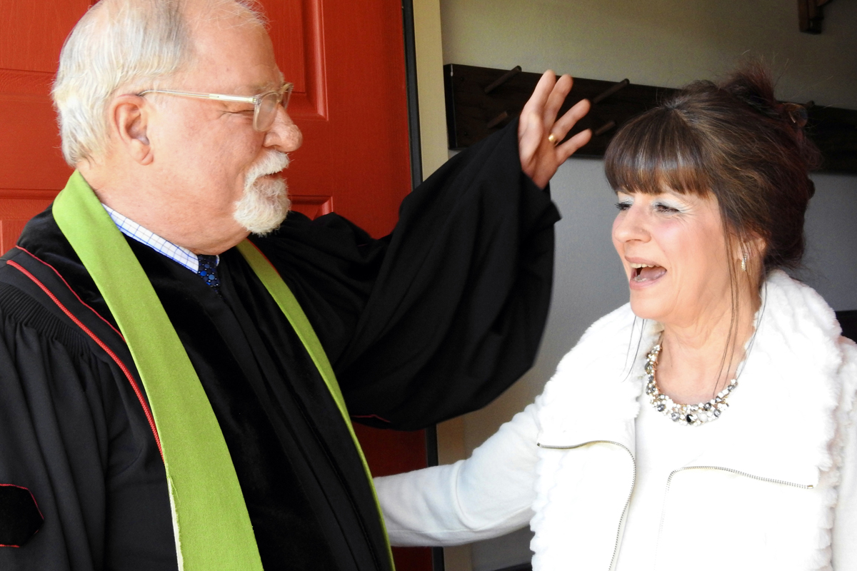 The Rev. Jerry Neff greets Brenda Schofield after the Jan. 22 worship service of United Methodist Church of the Pines in Jasper, Texas. The new church, consisting of people who want to remain United Methodist though their local churches disaffiliated, has been meeting at Jasper’s Trinity Episcopal Church. Neff, a retired United Methodist elder and double lung transplant recipient, is the volunteer pastor. Photo by Sam Hodges, UM News.