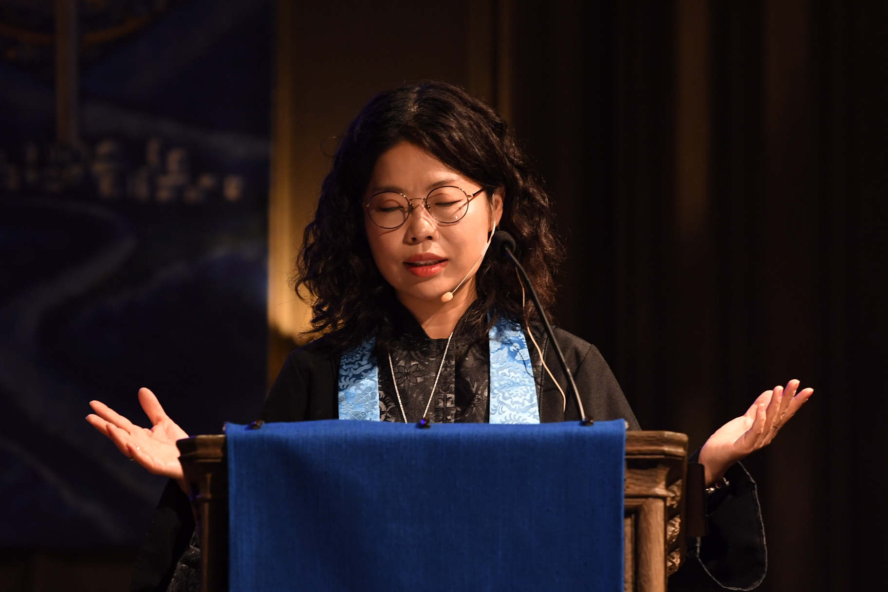 현혜원 목사가 시카고 제일 ”템플” 연합감리교회에서 설교를 하고 있다. 사진 제공, 현혜원 목사.