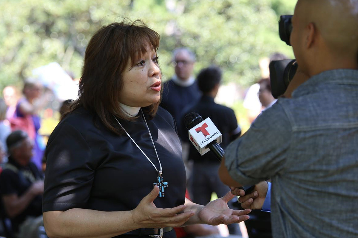 A Bispa Minerva Carcaño fala com a imprensa durante uma manifestação em favor da reforma migratória em Washington, em 2014. Foto de arquivo Noticias MU. 