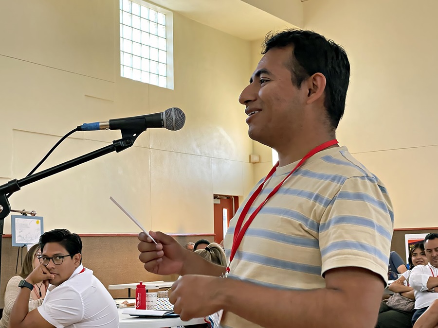 Daniel Regalado, miembro del caucus de la Jurisdicción Sureste compartió las deliberaciones de su grupo sobre la pertinencia de MARCHA en la actualidad. Foto Rev. Gustavo Vasquez, Noticias MU.