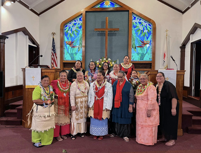La IMU Lahaina ha tenido muchos visitantes frecuentes de los Estados Unidos continentales y otros países, que la llaman un lugar especial donde se han sentido abrazados/as por la congregación multicultural. El santuario de la iglesia se quemó el 8 de agosto en los incendios forestales que devastaron la comunidad de Lahaina en Maui, Hawái. Foto cortesía de la IMU Lahaina. 