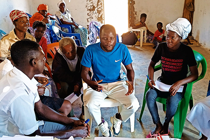 Trabalho em grupo dos fiéis da Igreja Metodista Unida Exortador Luís Maundo durante a capacitação sobre projectos de sustentabilidade. Malanje, foto de João Nhanga.