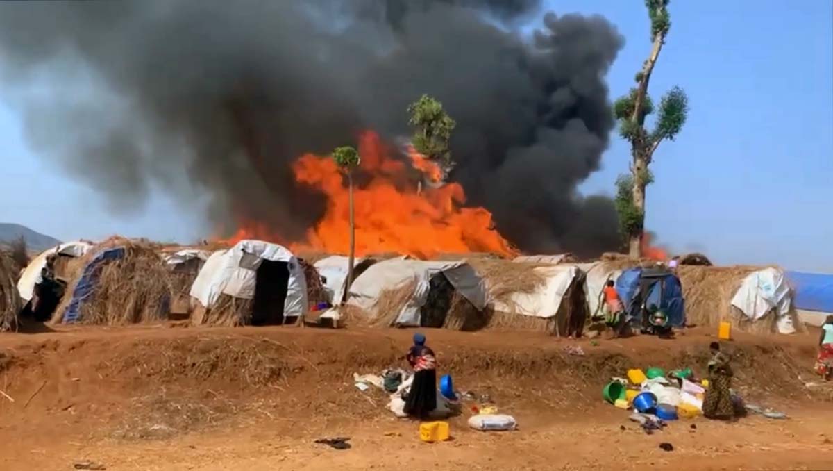 Fire engulfs the Malicha camp for internally displaced people on Aug. 19 in the South Kivu province in Congo. The United Methodist Church of Eastern Congo is appealing for help for 45,000 people left homeless by two fires in the Malicha and Bushushu camps. Photo by Philippe Epanga, courtesy of the Bureau de Gestion des Catastrophes de la Région Épiscopale du Congo Est.