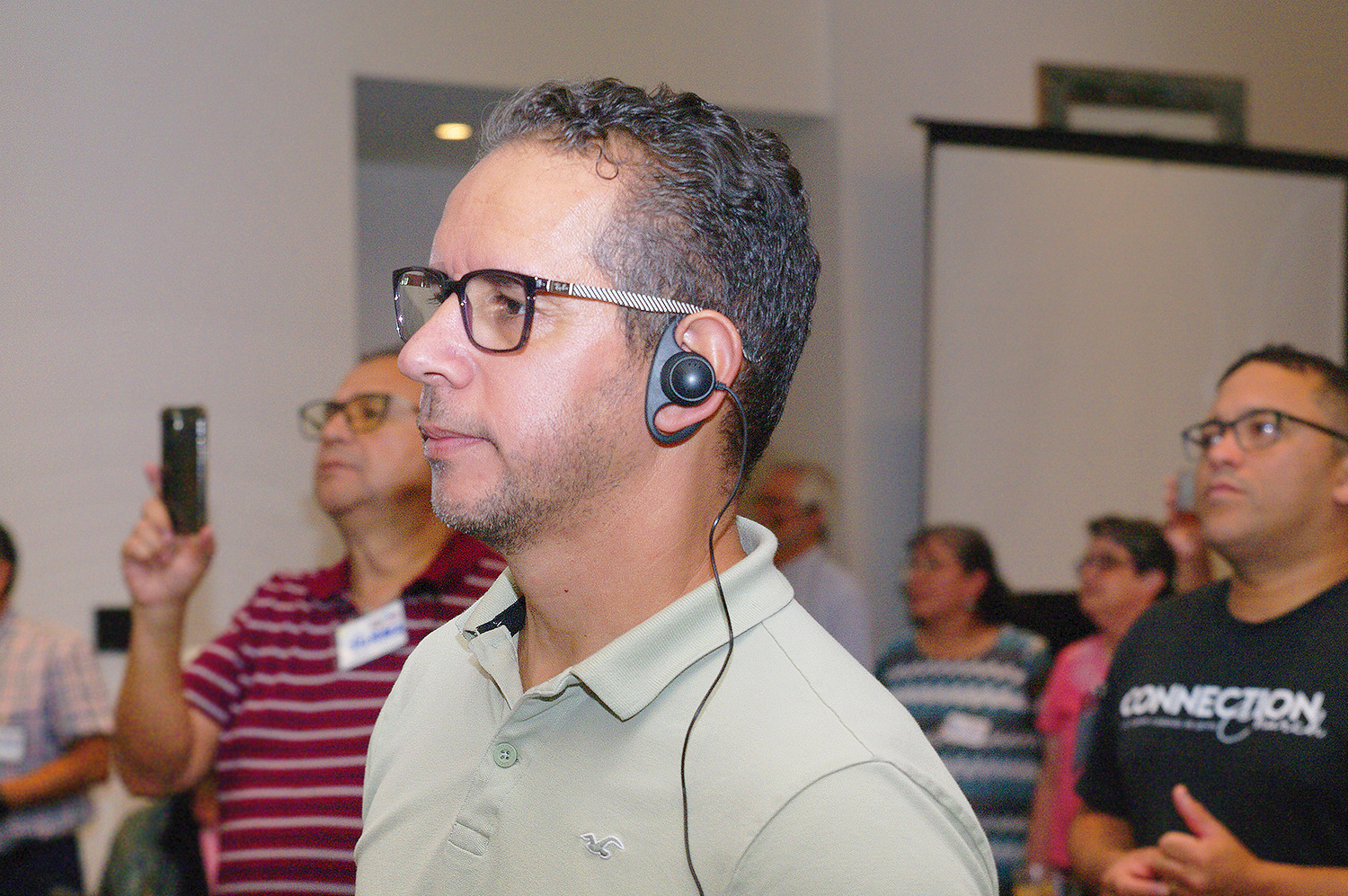 La diversidad cultural y lingüística de la comunidad hispano-latina, caracterizó al evento que fue conducido en inglés, español y portugués. Líderes laicos/as y pastores/as de los ministerios brasileros, que hacen vidas en varias conferencias anuales de la denominación participaron activamente en el encuentro. En la foto Rev. Juarez Gonçalves (izquierda),  Pastor Alexandre Da Silva (centro) y el Pastor David Alexadre (derecha). 
