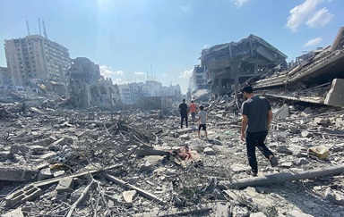 Más de 2,2 millones de palestinos/as viven en Gaza, de los/as cuales 1,93 millones se han visto obligados/as a huir. Foto cortesia de Wafa, APAimages.  Más de 2,2 millones de palestinos/as viven en Gaza, de los/as cuales 1,93 millones se han visto obligados/as a huir. Foto cortesia de Wafa, APAimages.