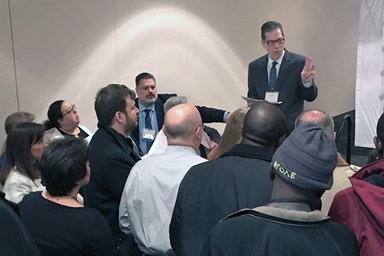 O Rev. Tom Lambrecht informa os delegados após um café da manhã de Boas Notícias durante a Conferência Geral Metodista Unida de 2019 em St. Louis. Good News, um grupo tradicionalista, tem uma longa história de lobby na Conferência Geral e planeja estar ativo na próxima assembleia legislativa, marcada para acontecer de 23 de abril a 3 de maio em Charlotte, NC. Lambrecht é vice-presidente e gerente geral da Good News. Foto de arquivo de Sam Hodges, Notícias MU. O Rev. Tom Lambrecht informa os delegados após um café da manhã de Boas Notícias durante a Conferência Geral Metodista Unida de 2019 em St. Louis. Good News, um grupo tradicionalista, tem uma longa história de lobby na Conferência Geral e planeja estar ativo na próxima assembleia legislativa, marcada para acontecer de 23 de abril a 3 de maio em Charlotte, NC. Lambrecht é vice-presidente e gerente geral da Good News. Foto de arquivo de Sam Hodges, Notícias MU.