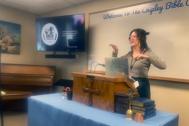 Piper Ramsey-Sumner habla sobre su grupo Teologia de Tally Brew en Tallahassee, Florida, durante la conferencia Expresiones Frescas celebrada del 7 al 9 de febrero en Charlotte, Carolina del Norte. Fue la primera reunión nacional de Expresiones Frescas, un esfuerzo para la revitalización de la iglesia que es parte de Ministerios de Discipulado Metodistas Unidos. Foto de Jim Patterson, Noticias MU. Piper Ramsey-Sumner habla sobre su grupo Teologia de Tally Brew en Tallahassee, Florida, durante la conferencia Expresiones Frescas celebrada del 7 al 9 de febrero en Charlotte, Carolina del Norte. Fue la primera reunión nacional de Expresiones Frescas, un esfuerzo para la revitalización de la iglesia que es parte de Ministerios de Discipulado Metodistas Unidos. Foto de Jim Patterson, Noticias MU.