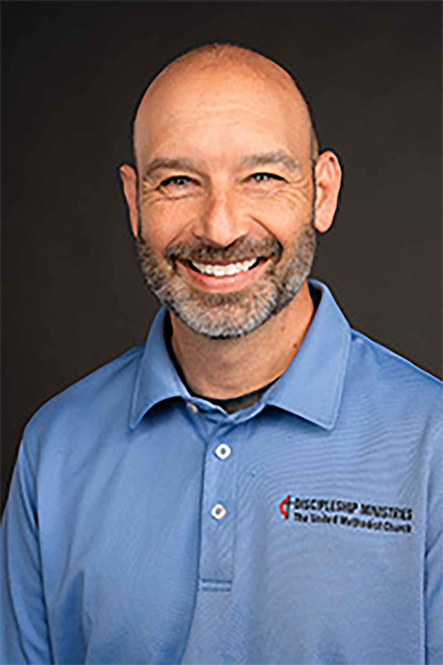 Rev. Dr. Scott Hughes. Foto cortesía Ministerios de Disimulado.