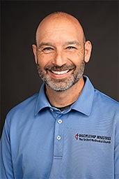 Rev. Dr. Scott Hughes. Foto cortesía Ministerios de Disimulado. Rev. Dr. Scott Hughes. Foto cortesía Ministerios de Disimulado.