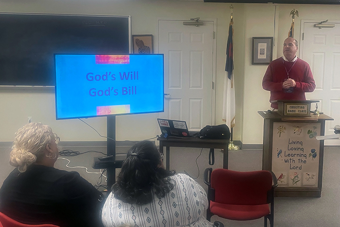 The Rev. Brett DeHart, senior pastor of Aldersgate United Methodist Church in Augusta, Ga., offers a presentation on giving at the Fresh Expressions conference at Providence United Methodist Church in Charlotte, N.C. Photo by Jim Patterson, UM News.