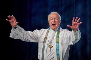 El Obispo Thomas J. Bickerton pronuncia el sermón durante el culto de apertura de la Conferencia General 2024 de La Iglesia Metodista Unida,  en la ciudad de Charlotte, Carolina del Norte. Foto de Paul Jeffrey, Noticias MU. El Obispo Thomas J. Bickerton pronuncia el sermón durante el culto de apertura de la Conferencia General 2024 de La Iglesia Metodista Unida,  en la ciudad de Charlotte, Carolina del Norte. Foto de Paul Jeffrey, Noticias MU.