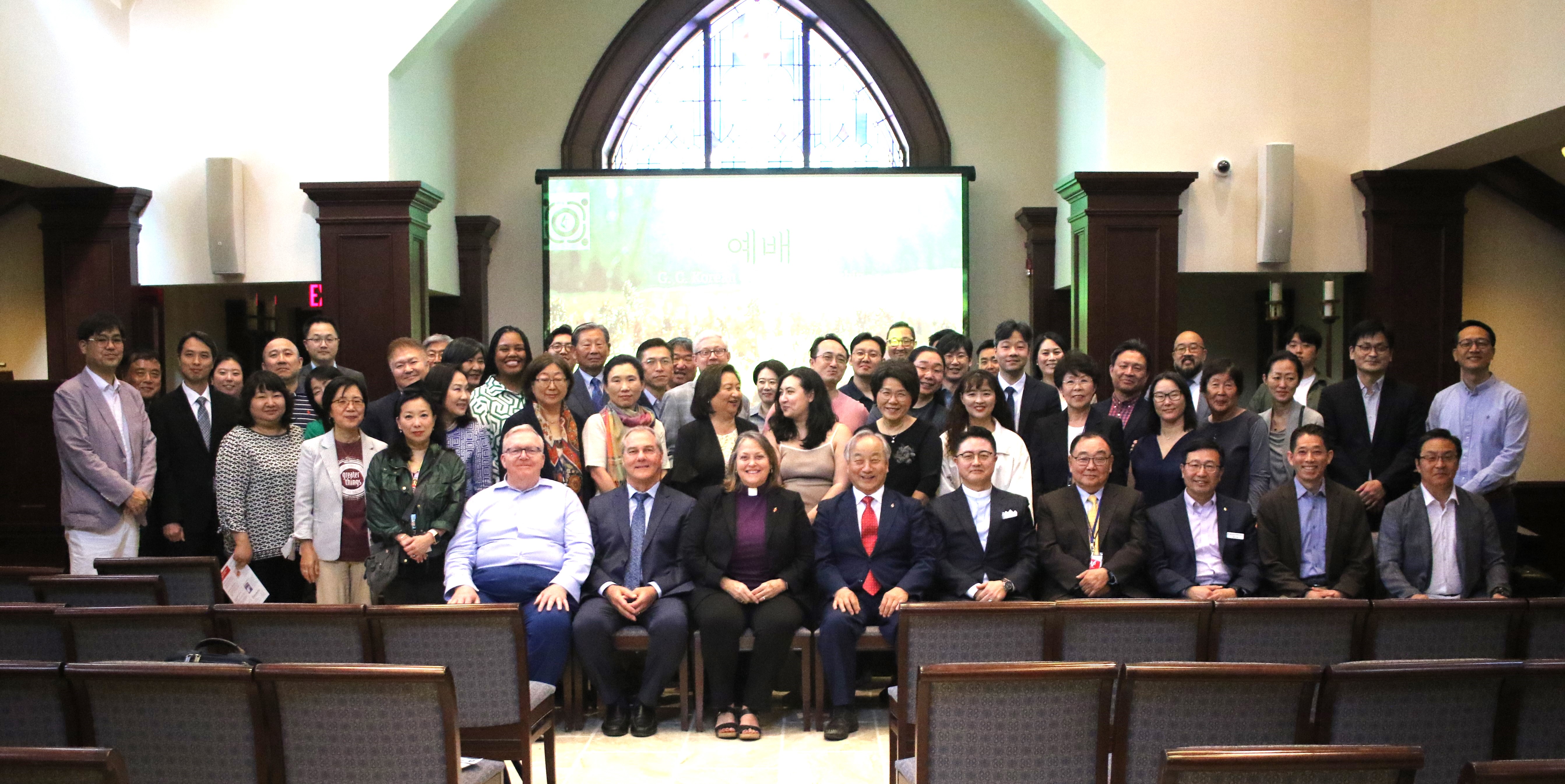 2020 총회 중 2024년 4월 28일 오후 5시 노스캐롤라이나 샬럿의 마이어스팍(Myers Park) 연합감리교회에서 한인 공동체 예배가 열렸다. 이 자리에는 캘-팩 연회의 도티 에스코베도-프랭크(Dottie Escobedo-Frank) 감독과 한인 대의원, 봉사자, 참관인 등 53명이 참석했다. 사진, 김응선 목사, 연합감리교뉴스.