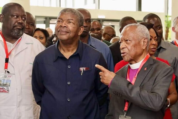 Chefe de Estado de Angola João Lourenço dialoga com o laureado Bispo Emerito Emilio de Carvalho, no dia a dedicaçao do Hospital de Viana, atribuido ao seu Nome. Luanda, foto de Orlando da Cruz.