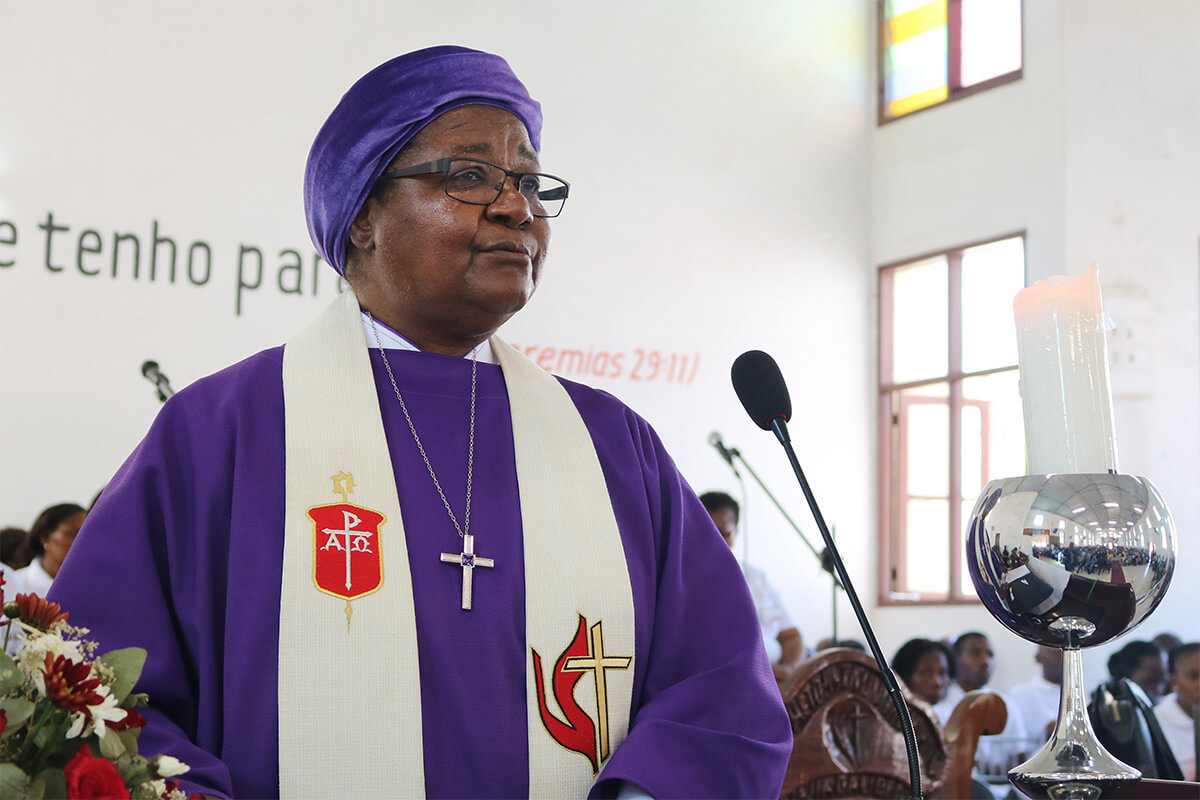 A Bispa Joaquina Filipe Nhanala, da Área Episcopal de Moçambique, ajudou a lançar uma plataforma de doações online para financiar projectos locais que apoiam a saúde comunitária, salários de pastores, esforços de evangelismo e muito mais. Foto de arquivo de João Filimone Sambo, Notícias da MU.