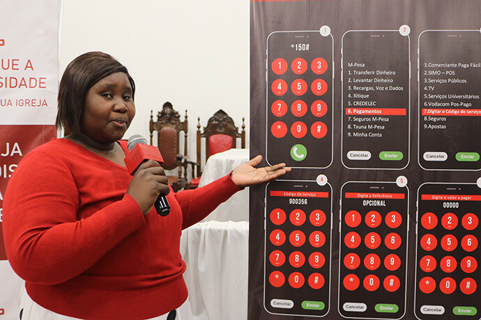 Angelina João Cumbana explains how church members can make donations using a new online giving platform launched by the Mozambique Episcopal Area on July 31 at Malanga United Methodist Church in Maputo, Mozambique. Donors can designate which project their funds will support. Photo by Roque Facela.