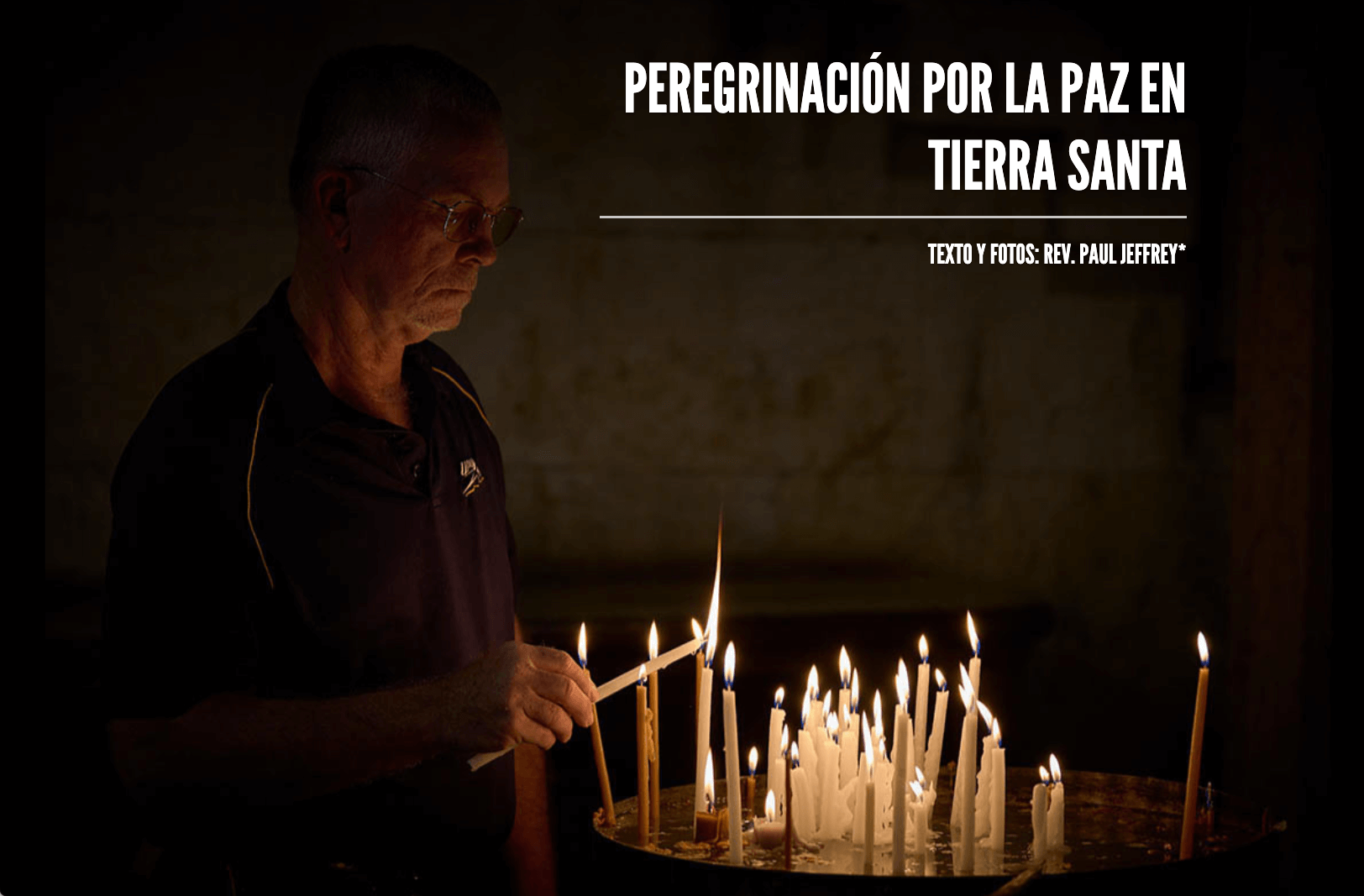 El Rev. Larry Clark, pastor metodista unido de Toledo, Ohio enciende una vela en la Iglesia del Santo Sepulcro de Jerusalén el 14 de agosto de 2024, cuando junto a otros/as integrantes de una delegación visitante de activistas de la iglesia estadounidense llegaron al Medio Oriente para acompañar a cristianos/as y palestinos/as amenazados/as y pedir un alto al fuego en Gaza. Foto del Rev. Paul Jeffrey, Noticias MU.