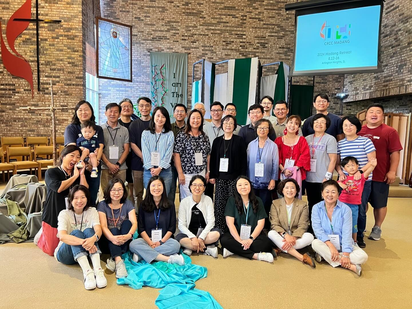 2024년 8월 12일부터 16일 시카고 근교 알링톤하이츠에 소재한 인카네이션 교회(United Methodist Church of the Incarnation)에서 수양회를 마친 마당 참가자들의 모습. 이들은 9월부터 내년 1월까지 5개월간 격주로 온라인 수업을 받는다. 사진 제공, 허진 목사. 