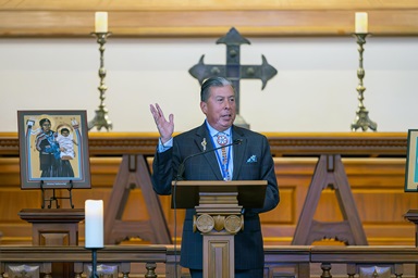 El Obispo David Wilson, presidente del Comité Metodista Unido de Ayuda, dirige el culto de apertura durante la reunión organizativa conjunta de las juntas metodistas unidas de Ministerios Globales y Educación Superior y Ministerio el 14 de octubre en el edificio Denman en Nashville, Tennessee. Foto de Adam Bowers. Junta Metodista Unida de Ministerios Globales. El Obispo David Wilson, presidente del Comité Metodista Unido de Ayuda, dirige el culto de apertura durante la reunión organizativa conjunta de las juntas metodistas unidas de Ministerios Globales y Educación Superior y Ministerio el 14 de octubre en el edificio Denman en Nashville, Tennessee. Foto de Adam Bowers. Junta Metodista Unida de Ministerios Globales.