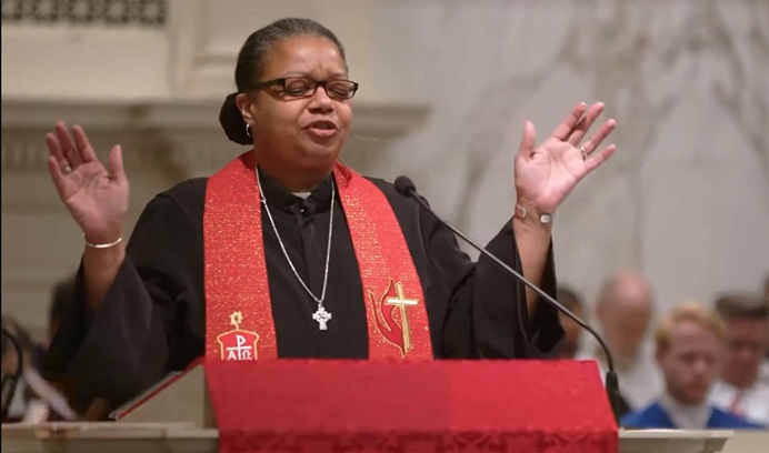 La Obispa Robin Dease, líder del Área Episcopal de Georgia que incluye las conferencias anuales del norte y sur Georgia, hizo un llamado ala oración por el pueblo de este estado, azotado por varios acontecimientos dolorosos en loas ultimas semanas. Captura de pantalla durante el sermón de instalación de la Obispa Robin en la Conferencia Anual del Norte de Georgia. La Obispa Robin Dease, líder del Área Episcopal de Georgia que incluye las conferencias anuales del norte y sur Georgia, hizo un llamado ala oración por el pueblo de este estado, azotado por varios acontecimientos dolorosos en loas ultimas semanas. Captura de pantalla durante el sermón de instalación de la Obispa Robin en la Conferencia Anual del Norte de Georgia.