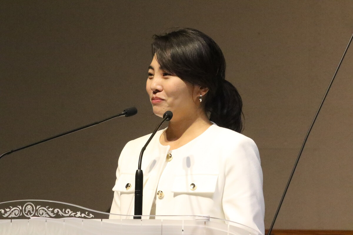 조은별 목사가 2024년 10월 7일 로스앤젤레스 한인연합감리교회에서 열린 한인총회 개회 예배에서 ‘은혜의 첫 자리를 기억하며’라는 주제로 말씀을 전하고 있다. 사진, 김응선(Thomas E. Kim) 목사, 연합감리교뉴스. 조은별 목사가 2024년 10월 7일 로스앤젤레스 한인연합감리교회에서 열린 한인총회 개회 예배에서 ‘은혜의 첫 자리를 기억하며’라는 주제로 말씀을 전하고 있다. 사진, 김응선(Thomas E. Kim) 목사, 연합감리교뉴스.