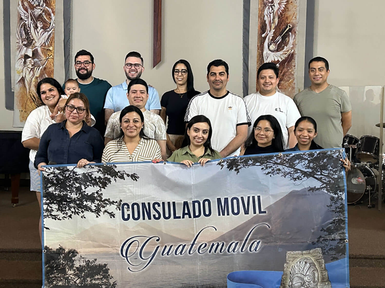 Voluntários para o evento Consulado Móvel da Guatemala. Foto cortesia da Igreja Metodista Unida Journey of Faith.