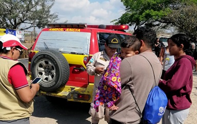 Familias migrantes esperan su turno para ser evaluadas en la clínica MMUH Danlí. Foto cortesía de la Misión Metodista Unida en Honduras. Familias migrantes esperan su turno para ser evaluadas en la clínica MMUH Danlí. Foto cortesía de la Misión Metodista Unida en Honduras.