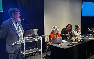 De izquierda a derecha: Rev. Jack Amick, Director de Migración Global en UMCOR; Gabriela Liguori, Directora CAREF (Argentina); Sandra Álvarez, Directora General Sin Fronteras IAP (México); y Clara Aguirre, Coordinadora General SEDHU (Uruguay). Foto cortesía de UMCOR. De izquierda a derecha: Rev. Jack Amick, Director de Migración Global en UMCOR; Gabriela Liguori, Directora CAREF (Argentina); Sandra Álvarez, Directora General Sin Fronteras IAP (México); y Clara Aguirre, Coordinadora General SEDHU (Uruguay). Foto cortesía de UMCOR.