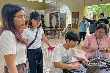 People gather around a laptop during a “Tell Your Church’s Story” training event for churches in the Rizal Philippines Annual Conference East (RPACE) on March 22. The event was sponsored by the Taytay Philippines Communications team and United Methodist Communications. Image courtesy of the Taytay Philippines Communications team. People gather around a laptop during a “Tell Your Church’s Story” training event for churches in the Rizal Philippines Annual Conference East (RPACE) on March 22. The event was sponsored by the Taytay Philippines Communications team and United Methodist Communications. Image courtesy of the Taytay Philippines Communications team.