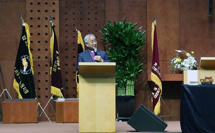 United Methodist Bishop Hee-Soo Jung delivers a presentation on missionary William Scranton during the Seoul Annual Conference on April 24 at Seoul Kkotjae (Blooming Hill) Church in Seoul, South Korea. Jung stressed the need to study and inherit the theology and philosophy of Scranton. Photo by Rev. Thomas E. Kim, UM News.
