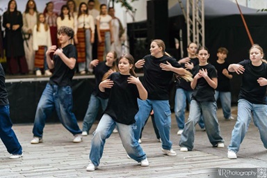 Ukrainian children perform during a festival in Cluj-Napoca, Romania. United Methodists in Romania and other neighboring countries continue to provide support for Ukrainian refugees more than three years after Russian armed forces invaded Ukraine. Photo by Aaron Roberts, ALR Photography. Ukrainian children perform during a festival in Cluj-Napoca, Romania. United Methodists in Romania and other neighboring countries continue to provide support for Ukrainian refugees more than three years after Russian armed forces invaded Ukraine. Photo by Aaron Roberts, ALR Photography.