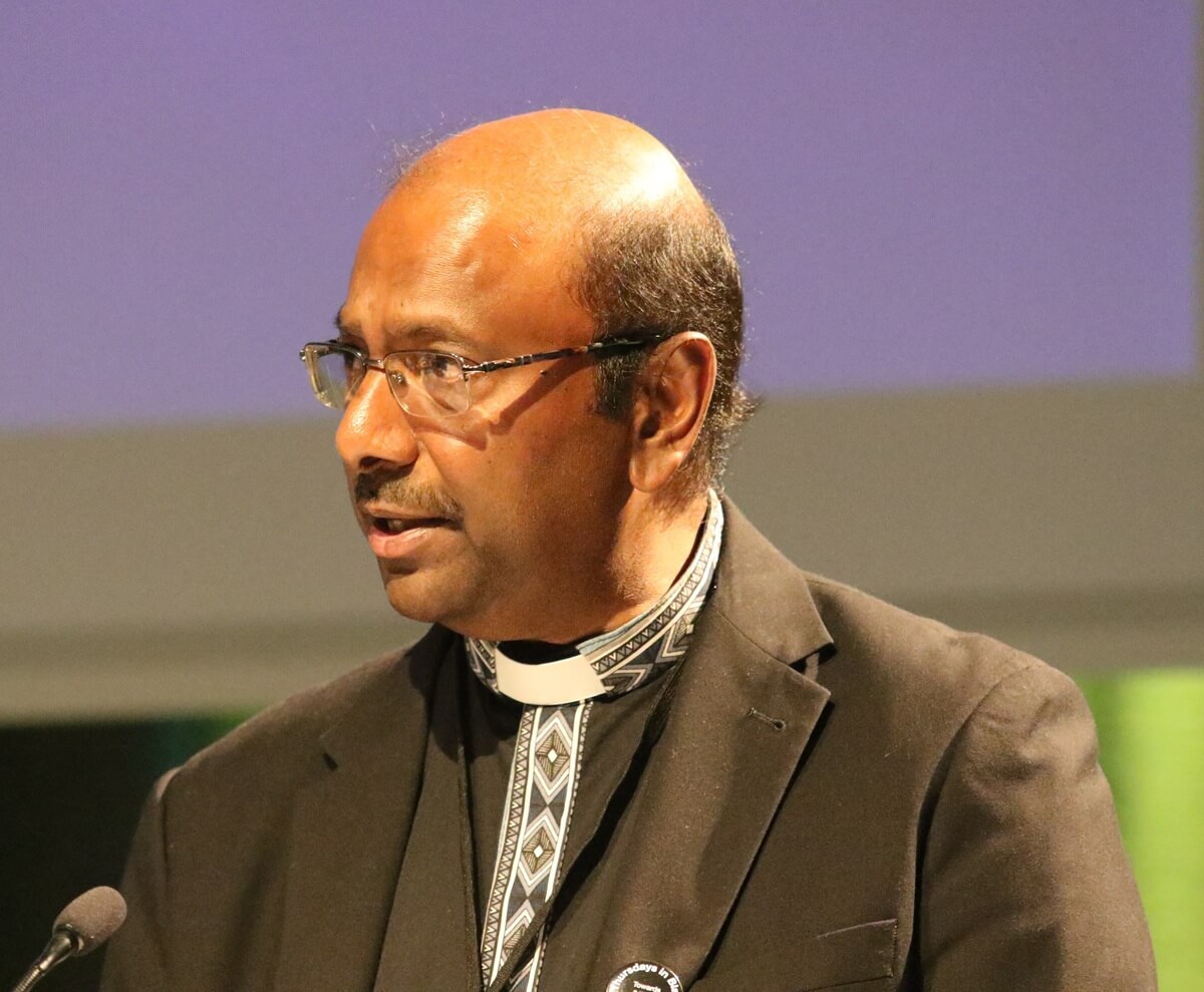 2025년 8월 15일, 스웨덴 예테보리에서 열린 세계감리교회대회 중 개최된 <한반도 평화의 밤> 행사에서 제리 필레이 박사가 세계교회협의회를 대표해 평화를 위한 연대의 메시지를 전하고 있다. 그는 이 자리에서 한국인과 한국교회와 함께 한반도 평화를 위해 지속적으로 연대하겠다는 뜻을 밝혔다. 사진, 김응선 목사, 연합감리교뉴스. 