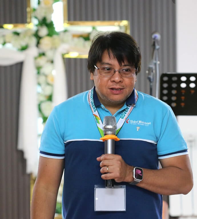 The Rev. Dexter F. Ceballos welcomes participants and guests to a leadership training seminar on Aug. 29 at Gerelt United Methodist Church in Ulaanbaatar. Ceballos has served since October 2022 as country director of the Mongolia Mission Initiative and as a missionary of the United Methodist Board of Global Ministries. Photo by the Rev. Thomas E. Kim, UM News.