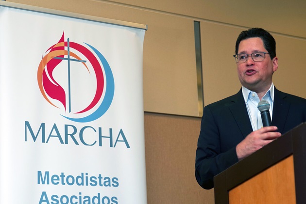 El Dr. Javier Viera, Presidente del Seminario Evangélico de Teología Garret de la ciudad de Chicago, compartió la complacencia de recibir a la asamblea de MARCHA en la ciudad en tiempos difíciles para la comunidad hispano-latina.  Foto Rev. Gustavo Vasquez, Noticias MU.